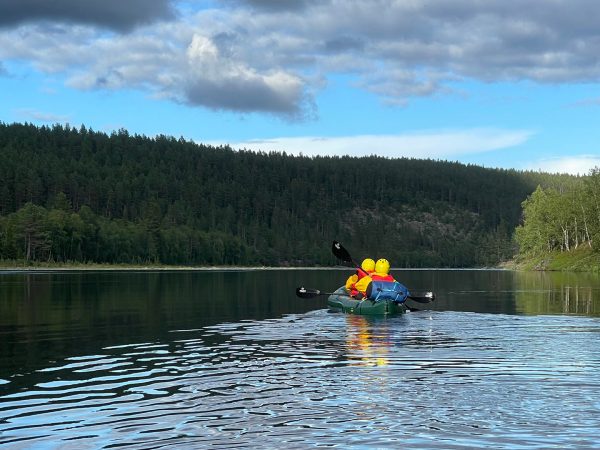 Packrafting en aguas bravas por el río Juutua